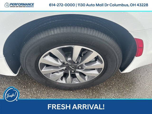 2025 Chrysler Pacifica Plug-In Hybrid Select