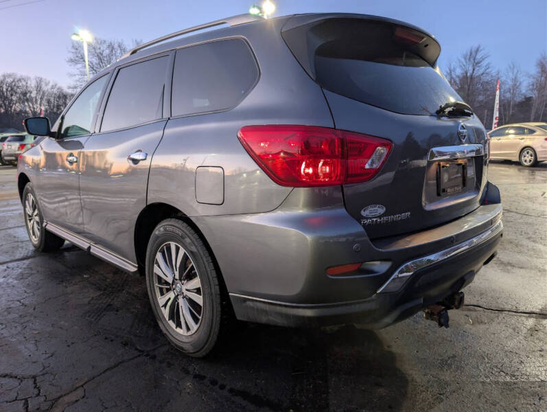 2019 Nissan Pathfinder SV