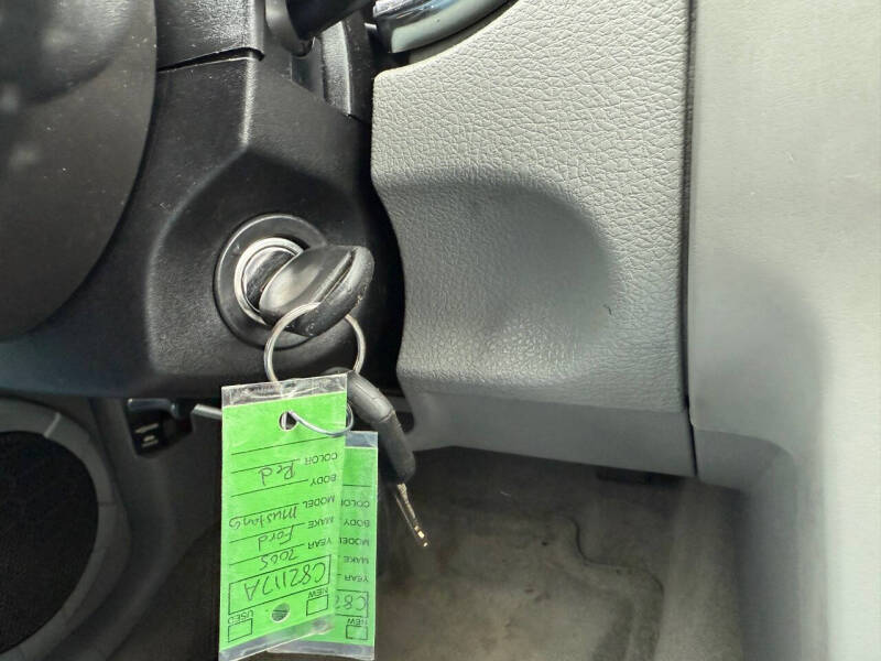 2005 Ford Mustang V6 Deluxe