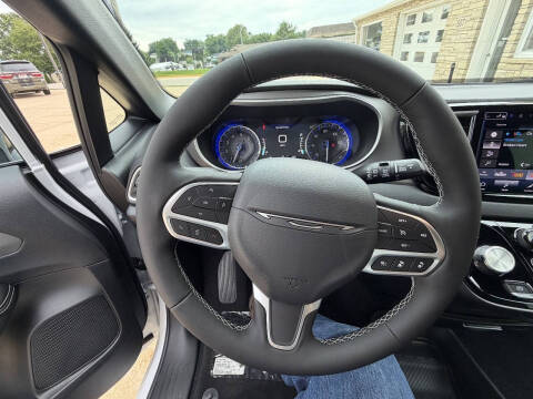 2027 Chrysler Pacifica LX