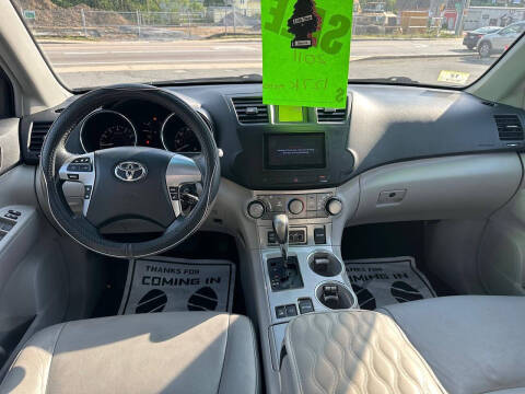 2011 Toyota Highlander SE