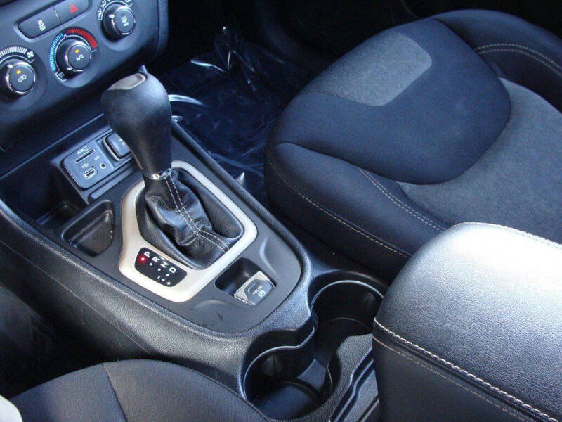 2017 Jeep Cherokee Sport