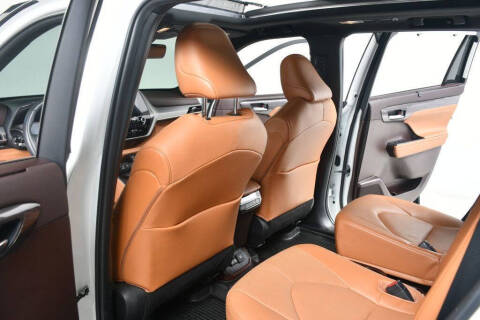 2022 Toyota Highlander Platinum