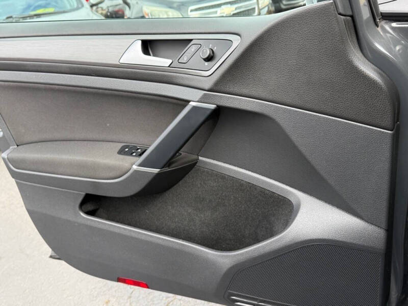 2019 Volkswagen e-Golf SE