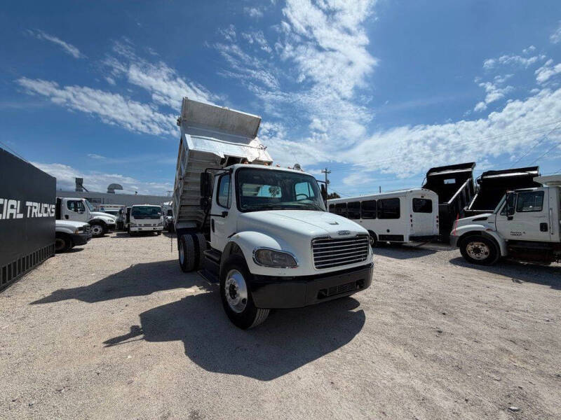 2013 Freightliner M2 106
