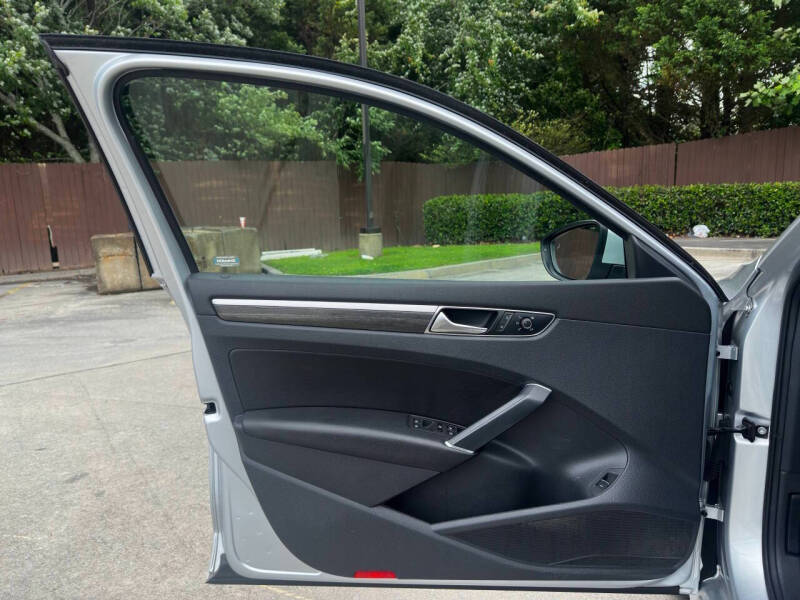 2017 Volkswagen Passat 1.8T SEL Premium