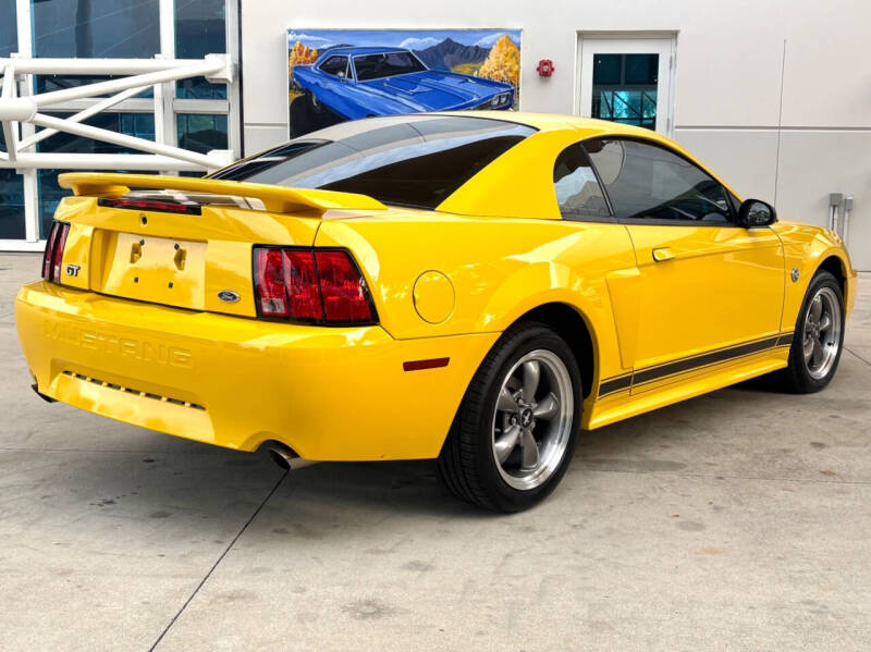 2004 Ford Mustang GT Deluxe