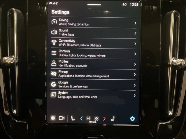 2025 Volvo XC40 B5 Plus Dark Theme