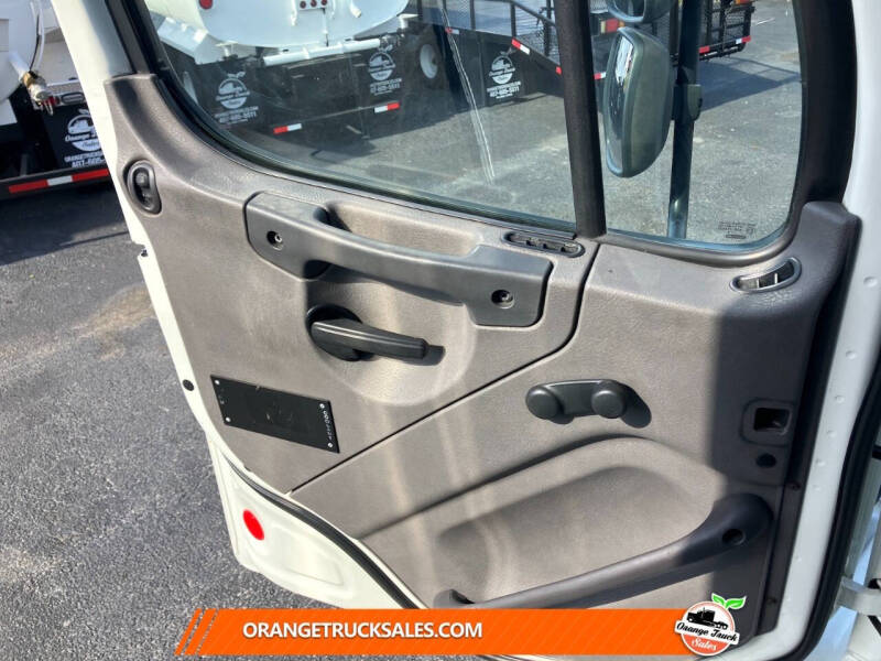 2017 Freightliner M2 106