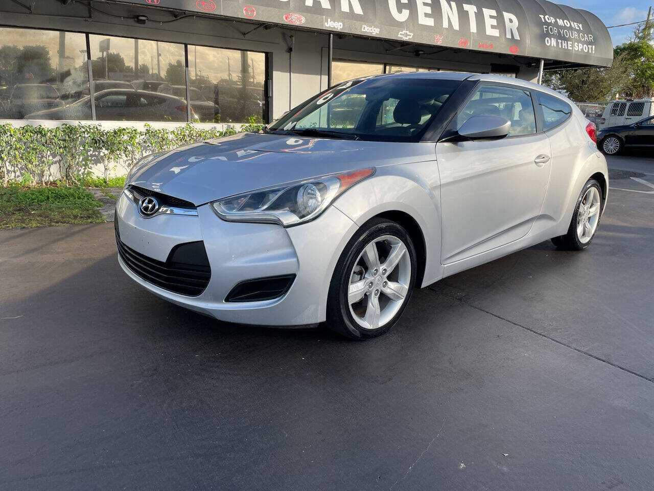 2015 Hyundai Veloster  - $9,900