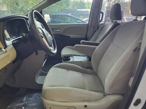 2015 Toyota Sienna LE 8-Passenger