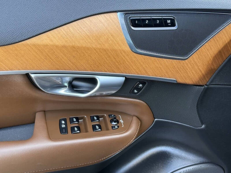 2023 Volvo XC90 B5 Plus Bright Theme