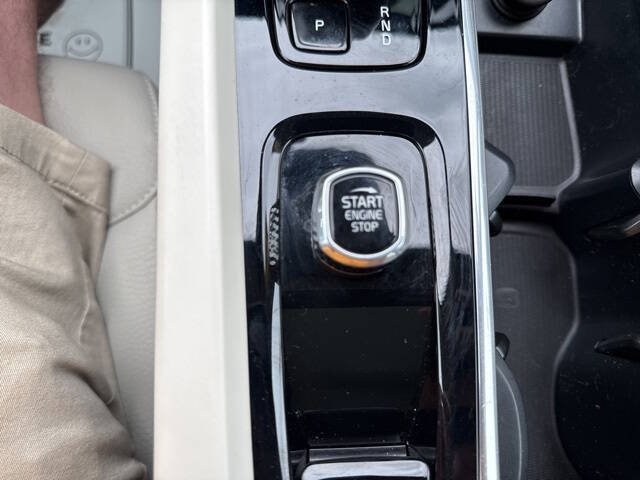 2023 Volvo XC60 B5 Plus Bright Theme