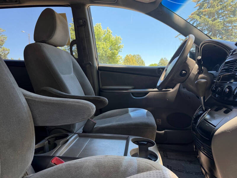 2010 Toyota Sienna LE 7-Passenger