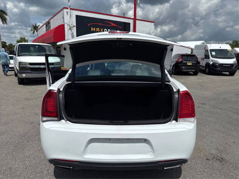2016 Chrysler 300