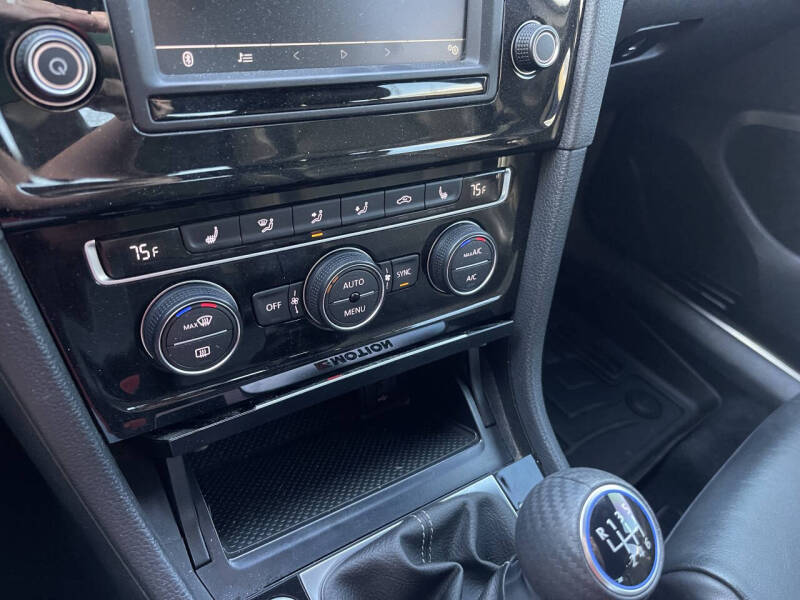 2016 Volkswagen Golf R 4Motion