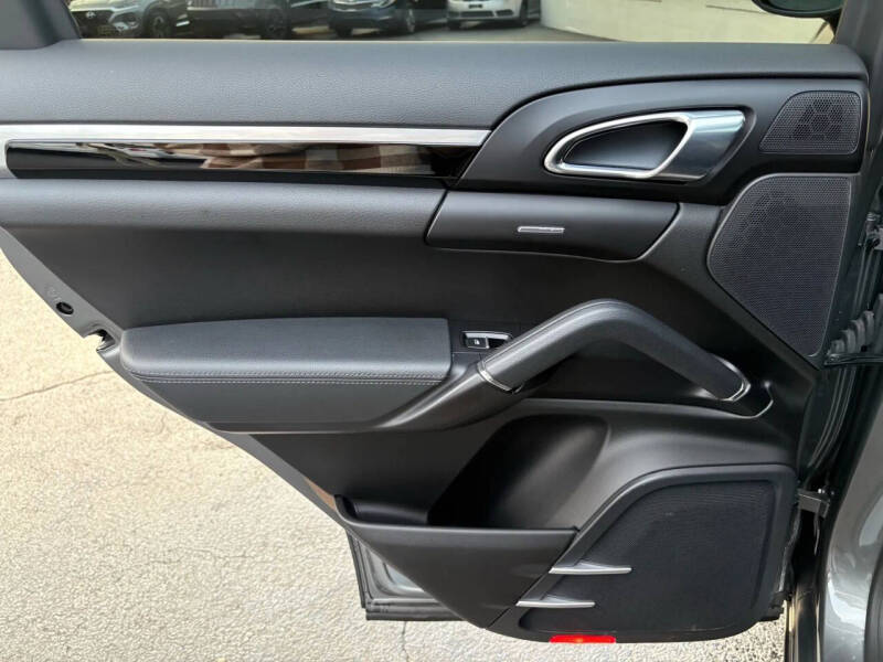 2018 Porsche Cayenne Platinum Edition