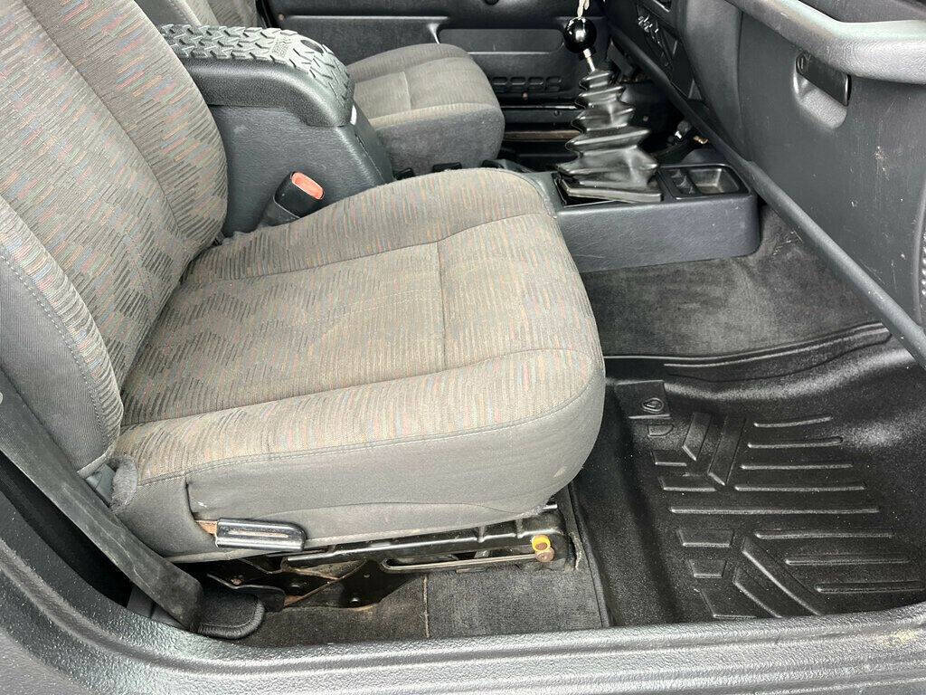 2004 Jeep Wrangler 36