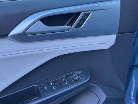 2025 Volkswagen Taos SE 4Motion