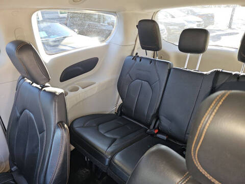 2017 Chrysler Pacifica Touring-L