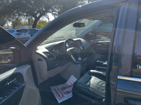 2016 Chrysler Town and Country Touring