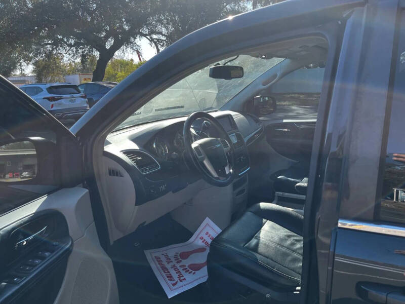 2016 Chrysler Town and Country Touring