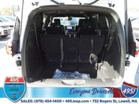 2026 Chrysler Pacifica Select