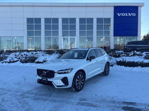 2025 Volvo XC60 B5 Core Dark Theme