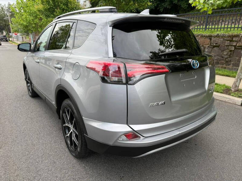 2017 Toyota RAV4 Hybrid SE