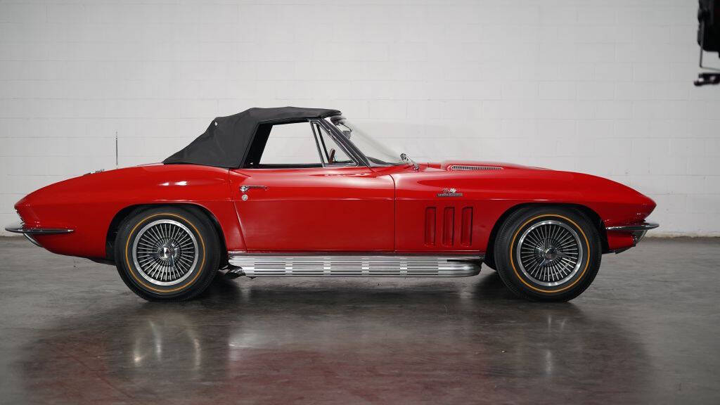 1965 Chevrolet Corvette 11