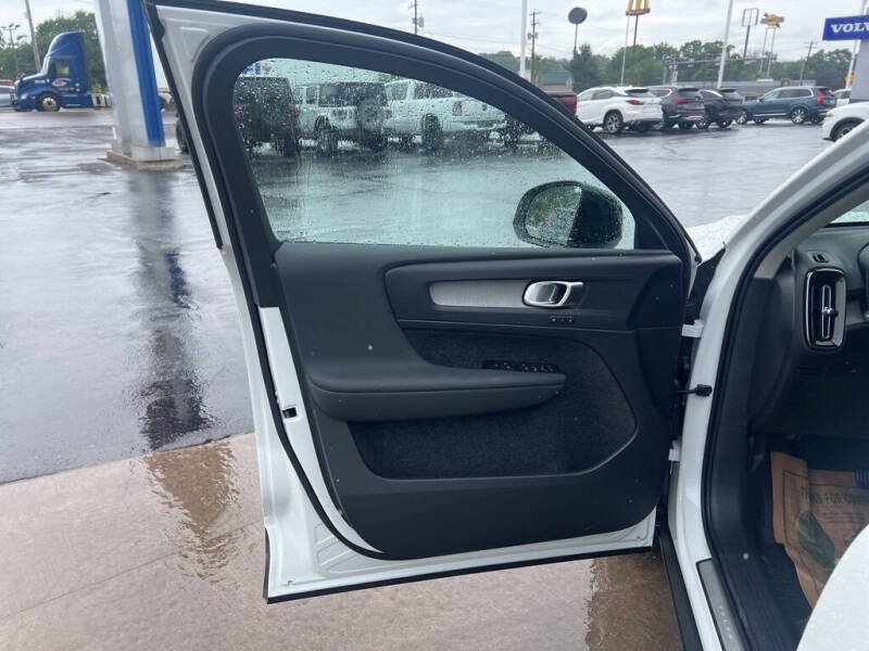 2026 Volvo XC40 B5 Core