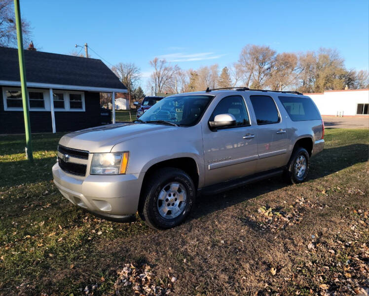 2007 Chevrolet Suburban for sale at PARADISE MOTORS LLC in Cambridge MN