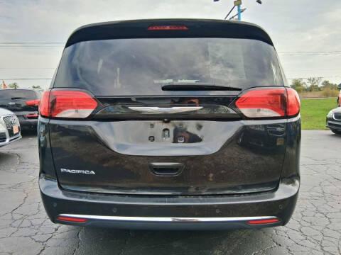 2017 Chrysler Pacifica Touring-L