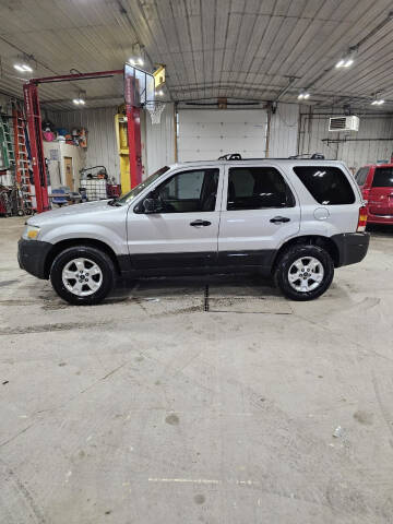 2005 Ford Escape for sale at WESTSIDE GARAGE LLC in Keokuk IA