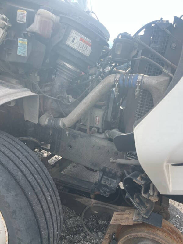 2013 Freightliner 108 SD