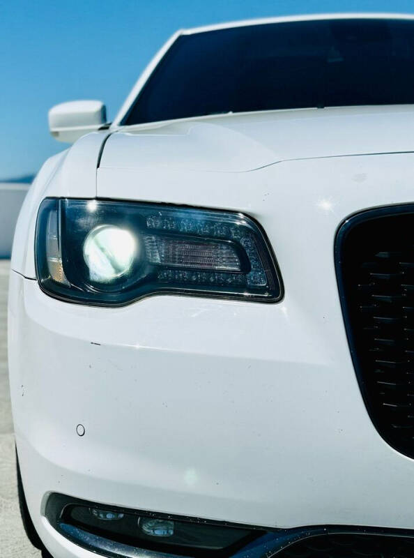 2018 Chrysler 300 S