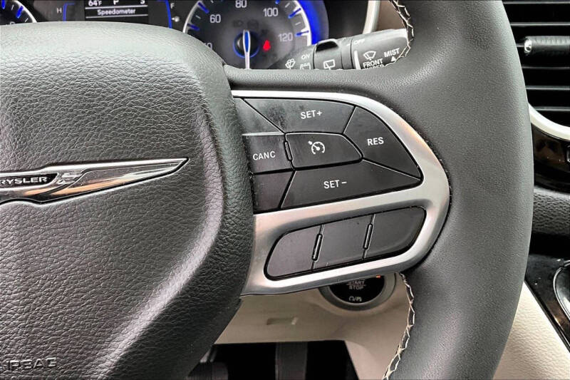 2022 Chrysler Voyager LX