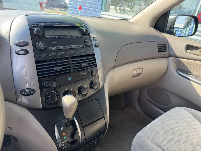 2009 Toyota Sienna LE 7-Passenger