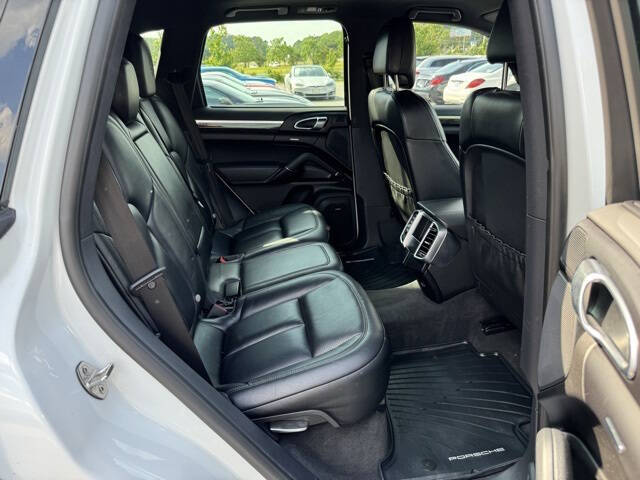 2017 Porsche Cayenne Platinum Edition