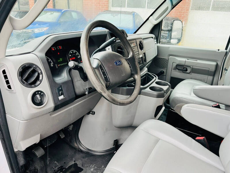 2017 Ford E-Series E-350 SD