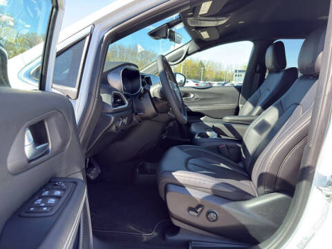 2026 Chrysler Voyager LX