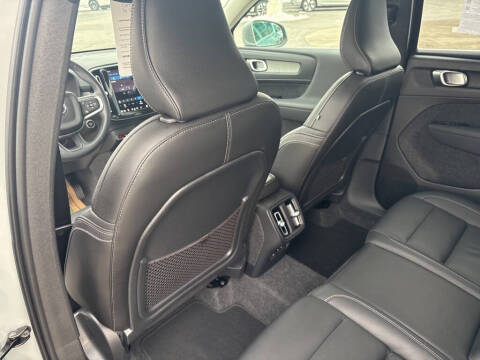 2025 Volvo XC40 B5 Plus Bright Theme