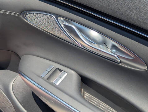 2023 Genesis GV70 2.5T Standard