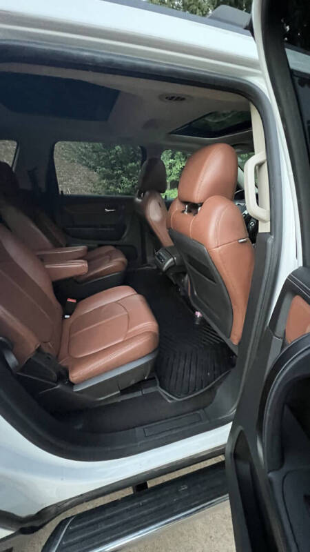 2017 Chevrolet Traverse 2LT - Photo 4