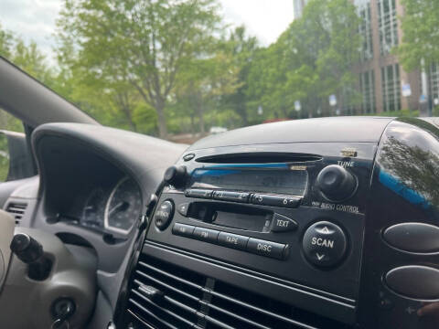 2005 Toyota Sienna CE 8 Passenger