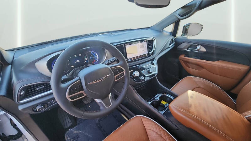 2025 Chrysler Pacifica Plug-In Hybrid Pinnacle