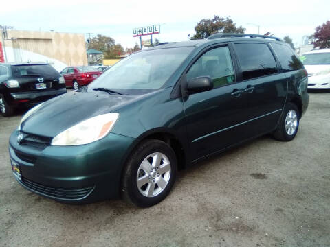 2004 Toyota Sienna for sale at Larry's Auto Sales Inc. in Fresno CA