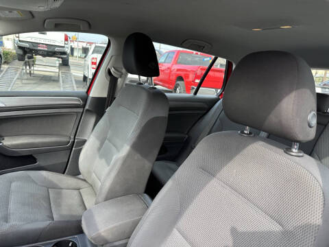 2019 Volkswagen Golf SE