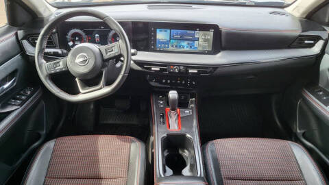 2025 Nissan Kicks SR