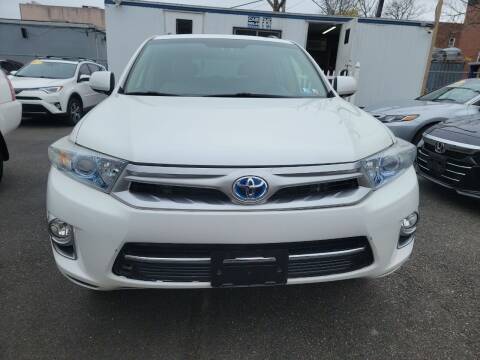 2013 Toyota Highlander Hybrid for sale at OFIER AUTO SALES in Freeport NY